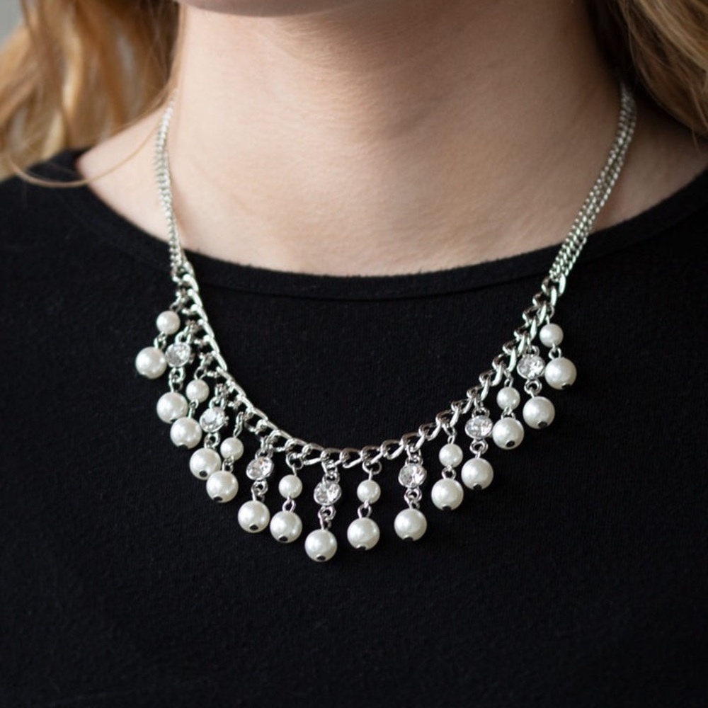 NWOT Regal Refinement Necklace w/Earrings